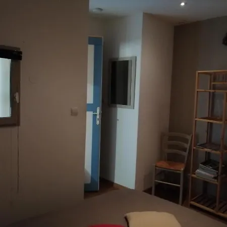 Les Grenouilles דירה *